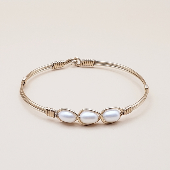 Beautiful 3 Freshwater Pearl Gold Bangle - Picture 10 of 10
